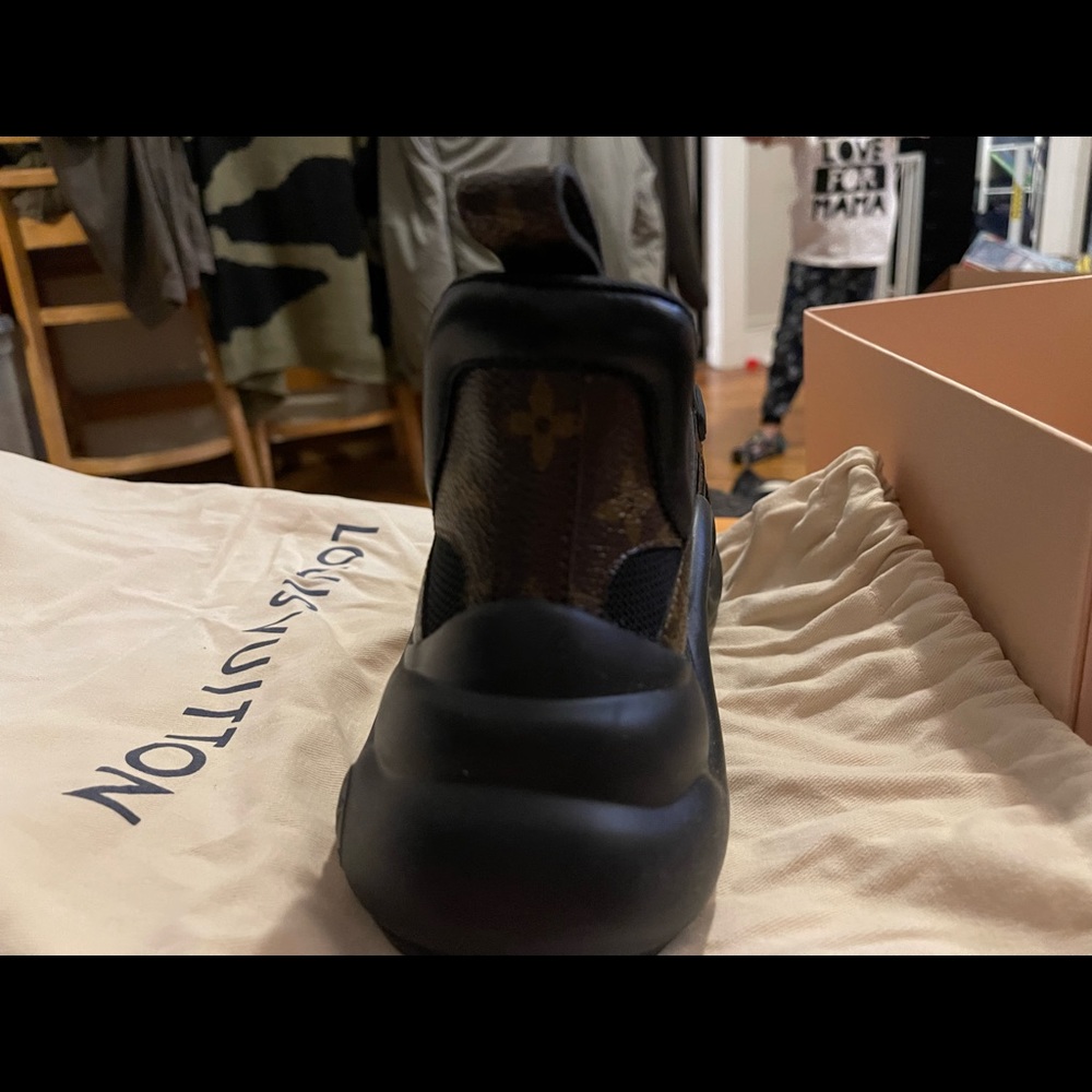 Brand New with receipt Louis Vuitton Arch Light Sneaker. - Picture 4 of 8